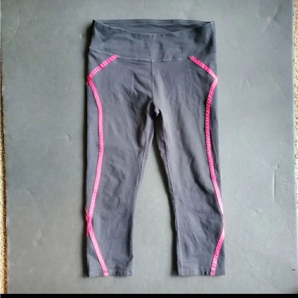 Fabletics Black Capris - Picture 3 of 10